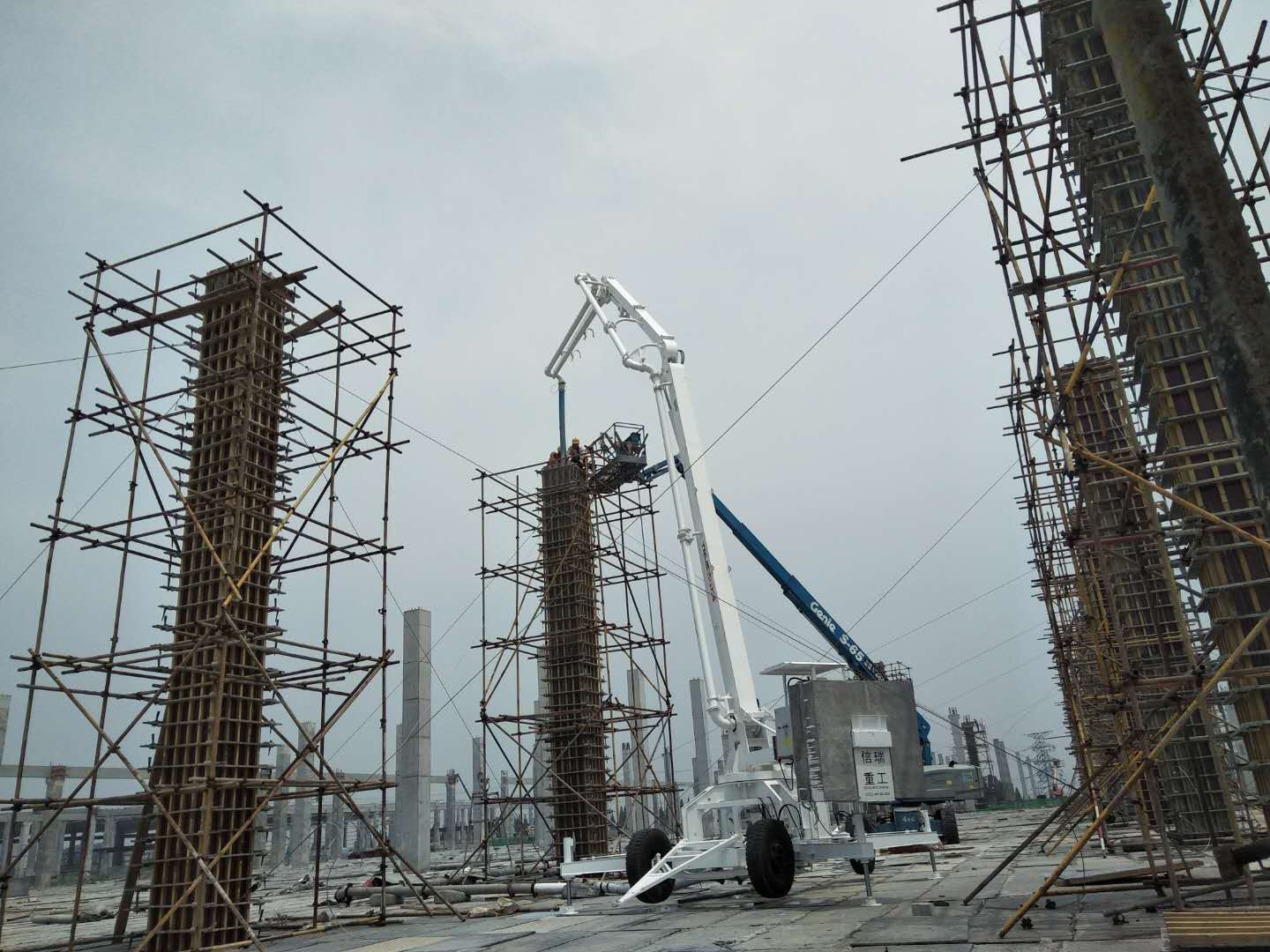 車(chē)載式液壓布料機(jī)